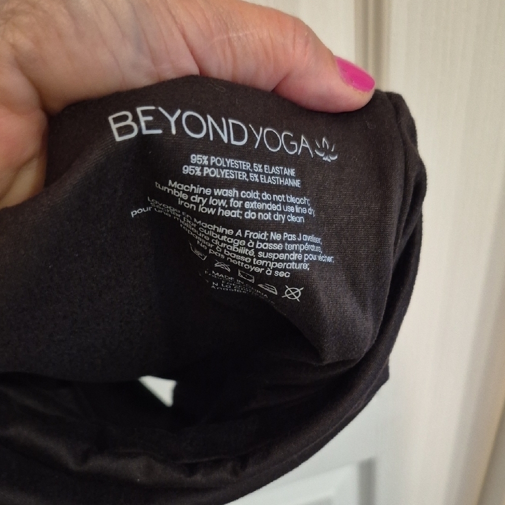 Beyond Yoga Black Infinity Scarf with Zipper NWT - Picture 6 of 8